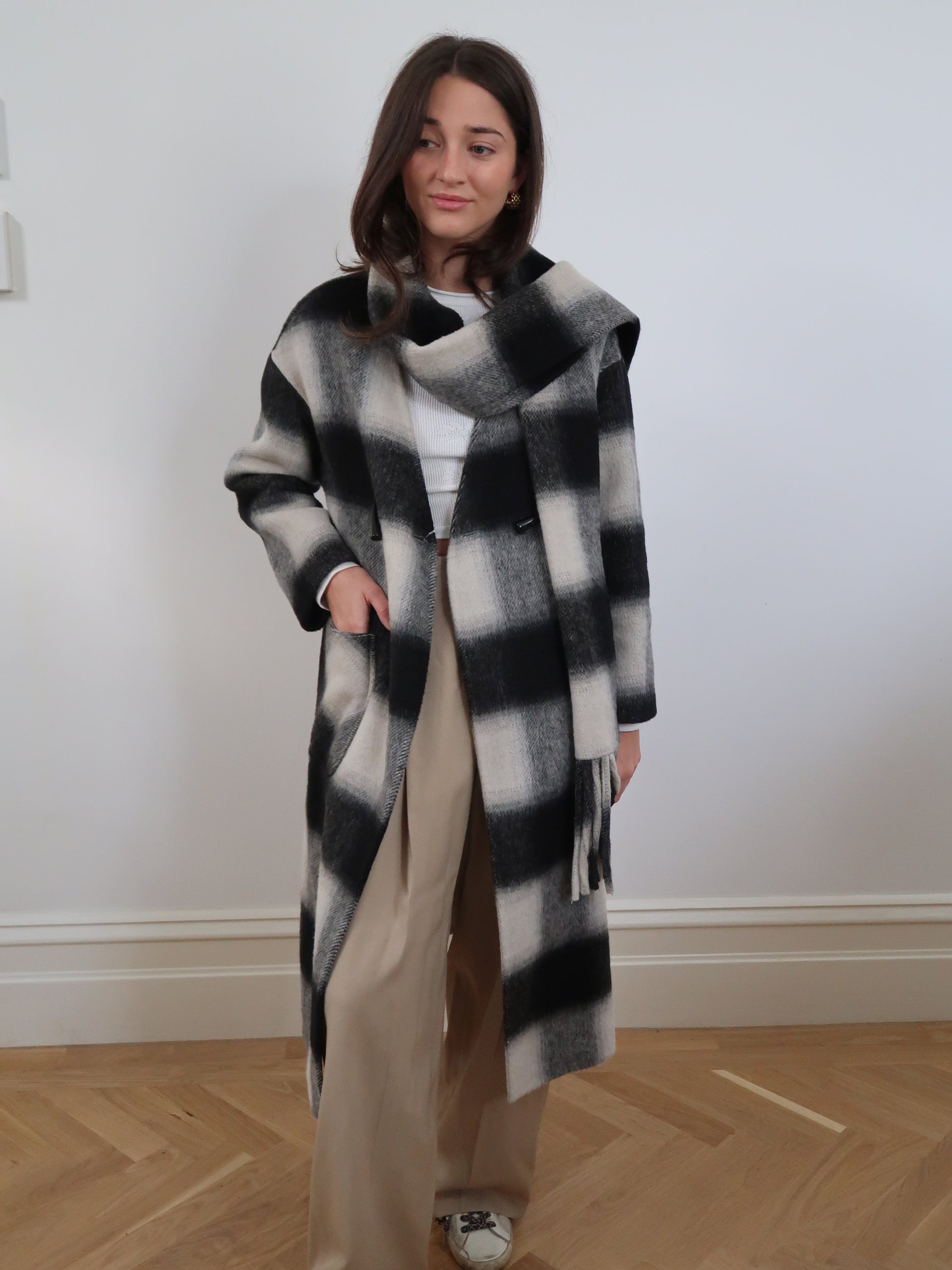 BUILT IN SCARF COAT - BLACK