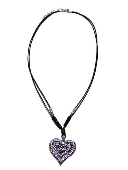 Detailed Heart shaped pendent necklace