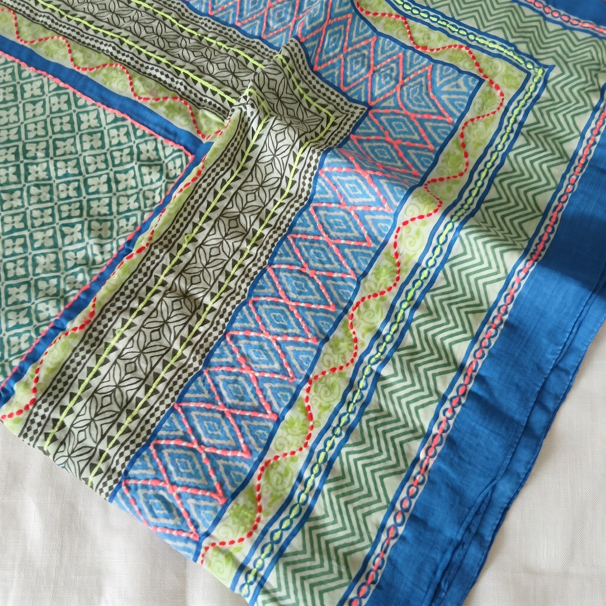 Geometric Print Lightweight Scarf 66083-0500