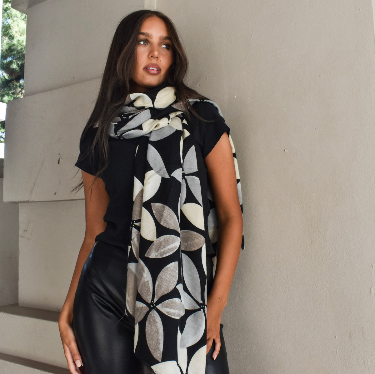 Thick Scarf Brown Grey Flower BW25563