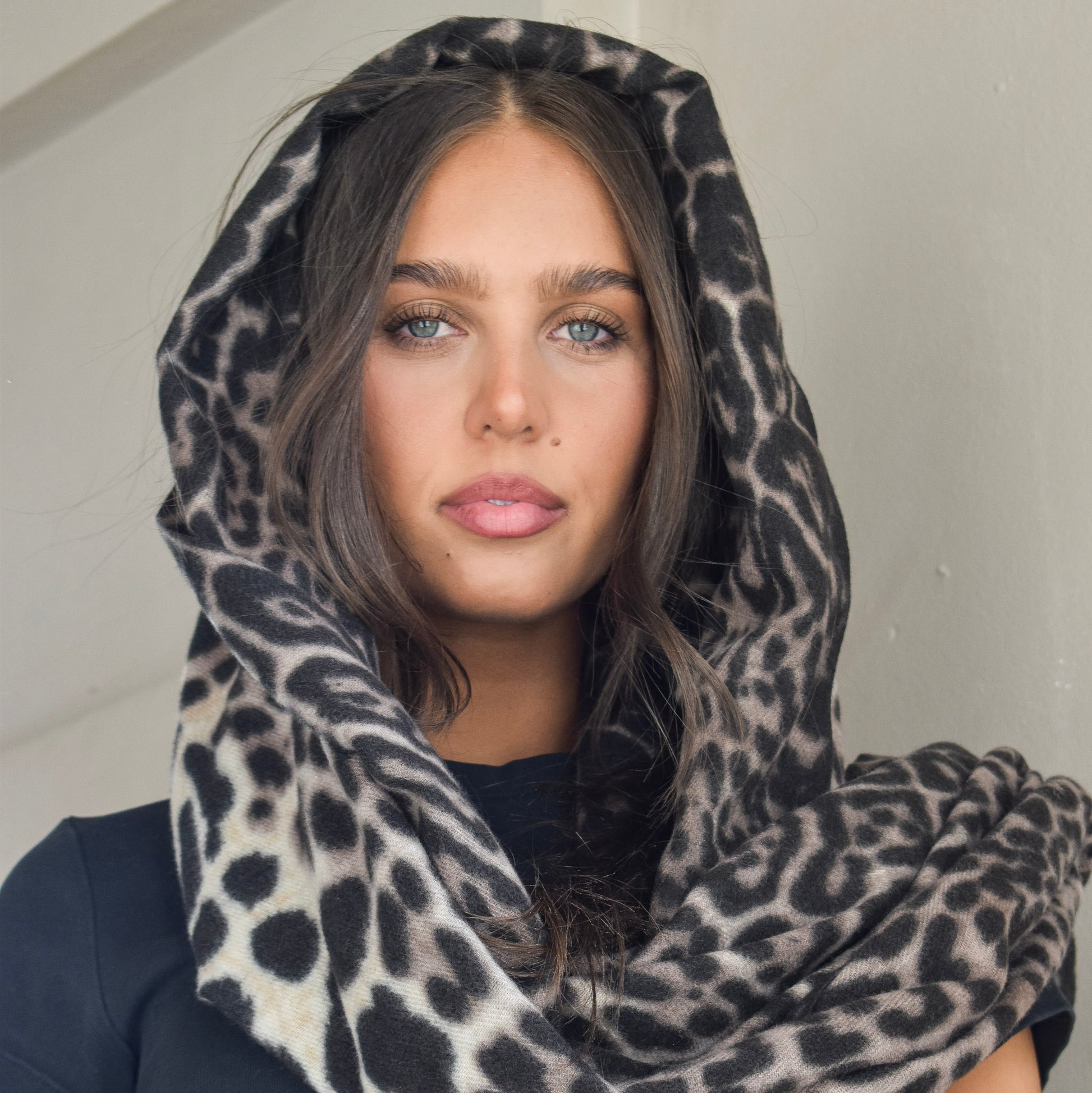PRE-ORDER Soft Leopard Scarf 332764