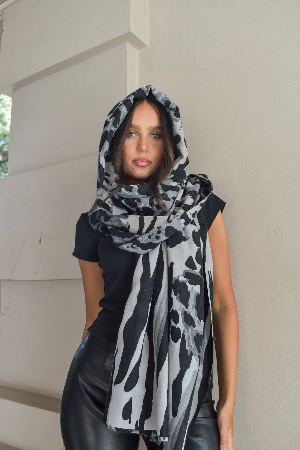 Pre-Order Thick Scarf Leopard / Zebra BW25558