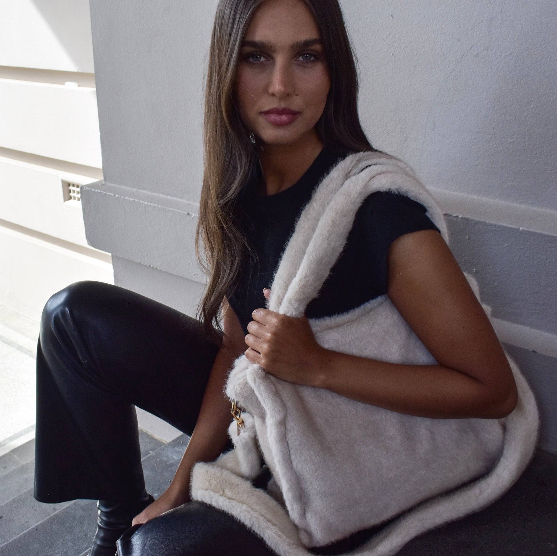 Pre-Order Fluffy Faux Fur Winter Tote Bag with Zip BG2028