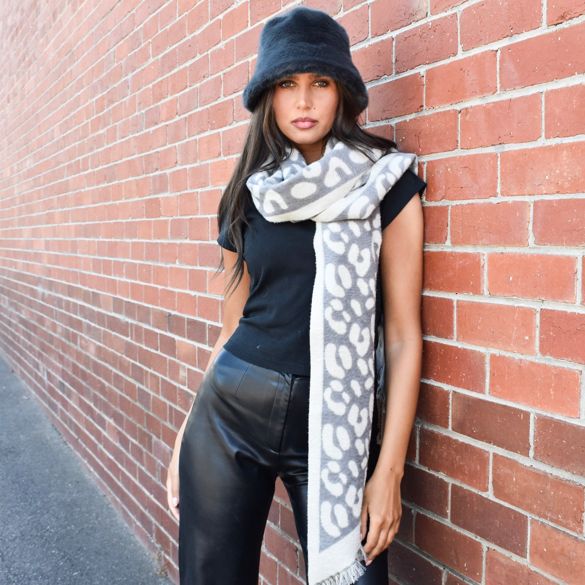 PRE-ORDER Leopard Winter Scarf Soft 332761