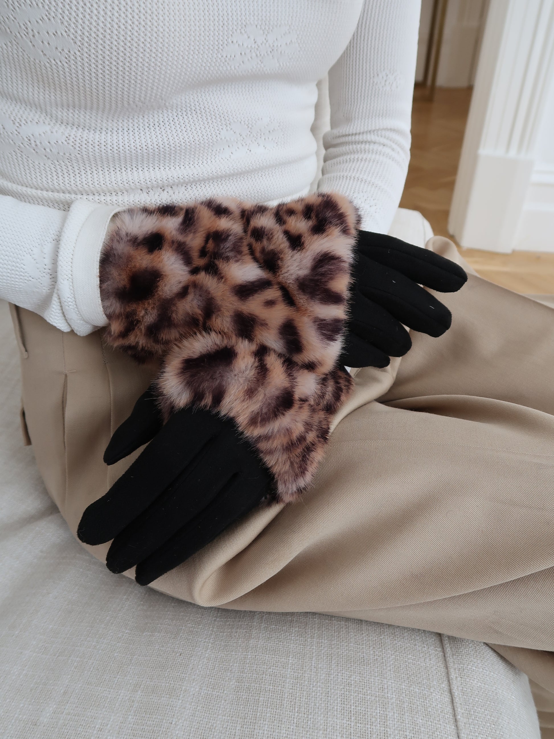 FAUX 2 IN ONE GLOVES-BROWN LEOPARD GV1433