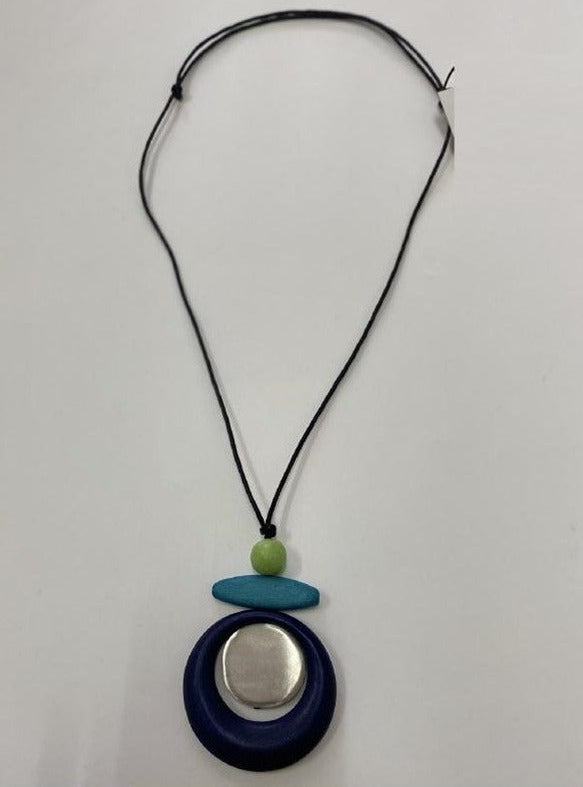 Pearl in Wooden Necklace N7-1017