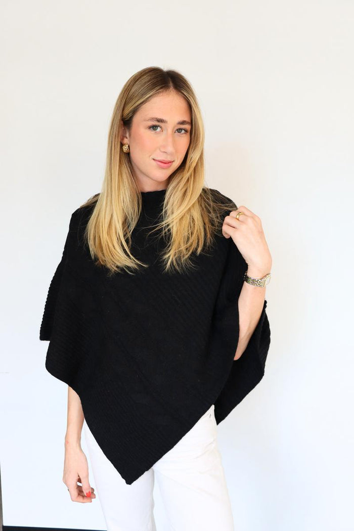 Cable knit poncho -Black