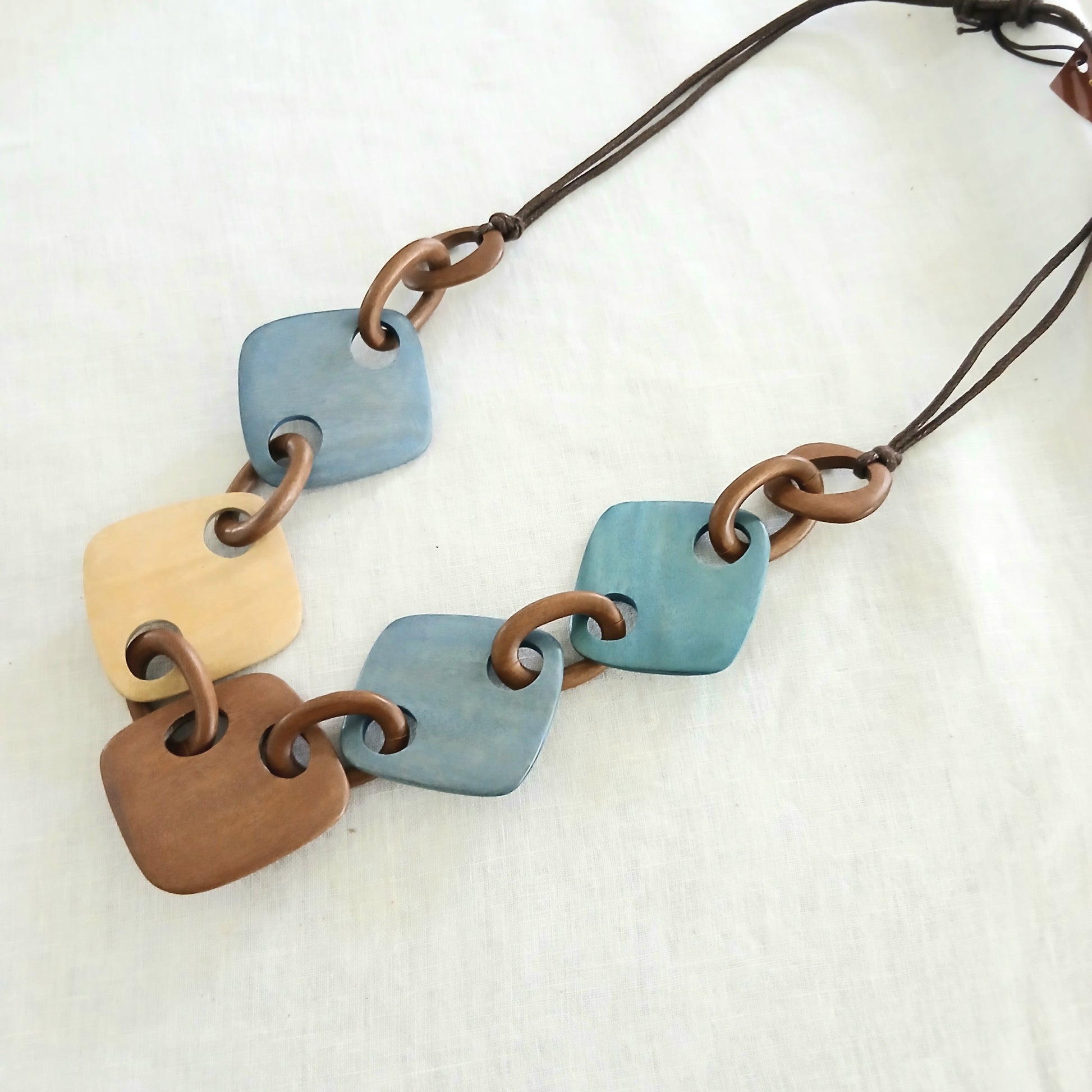 Chunky Chained Squares Wooden Necklace N7-1132