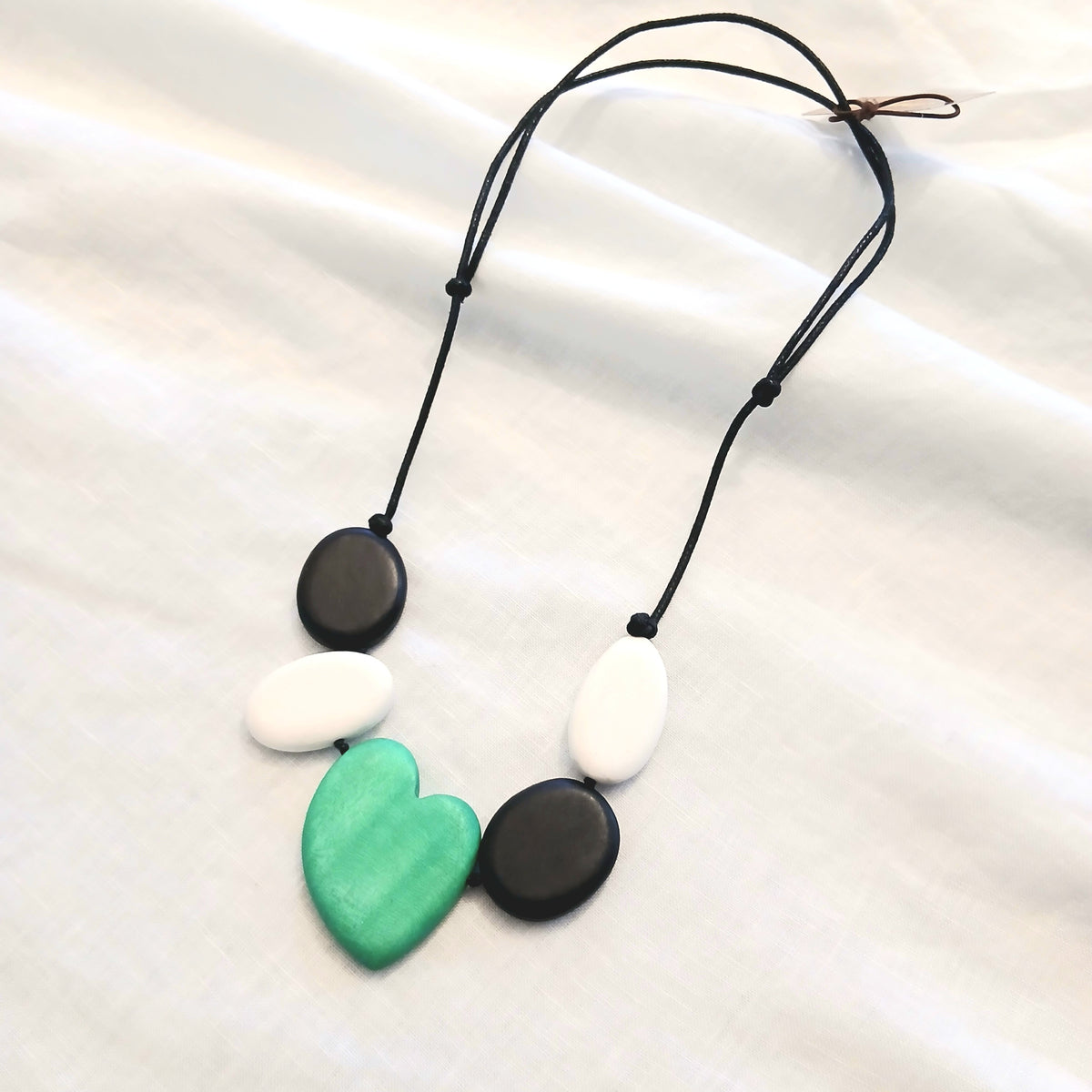 Wooden Heart Pendant and Necklace N7-1456