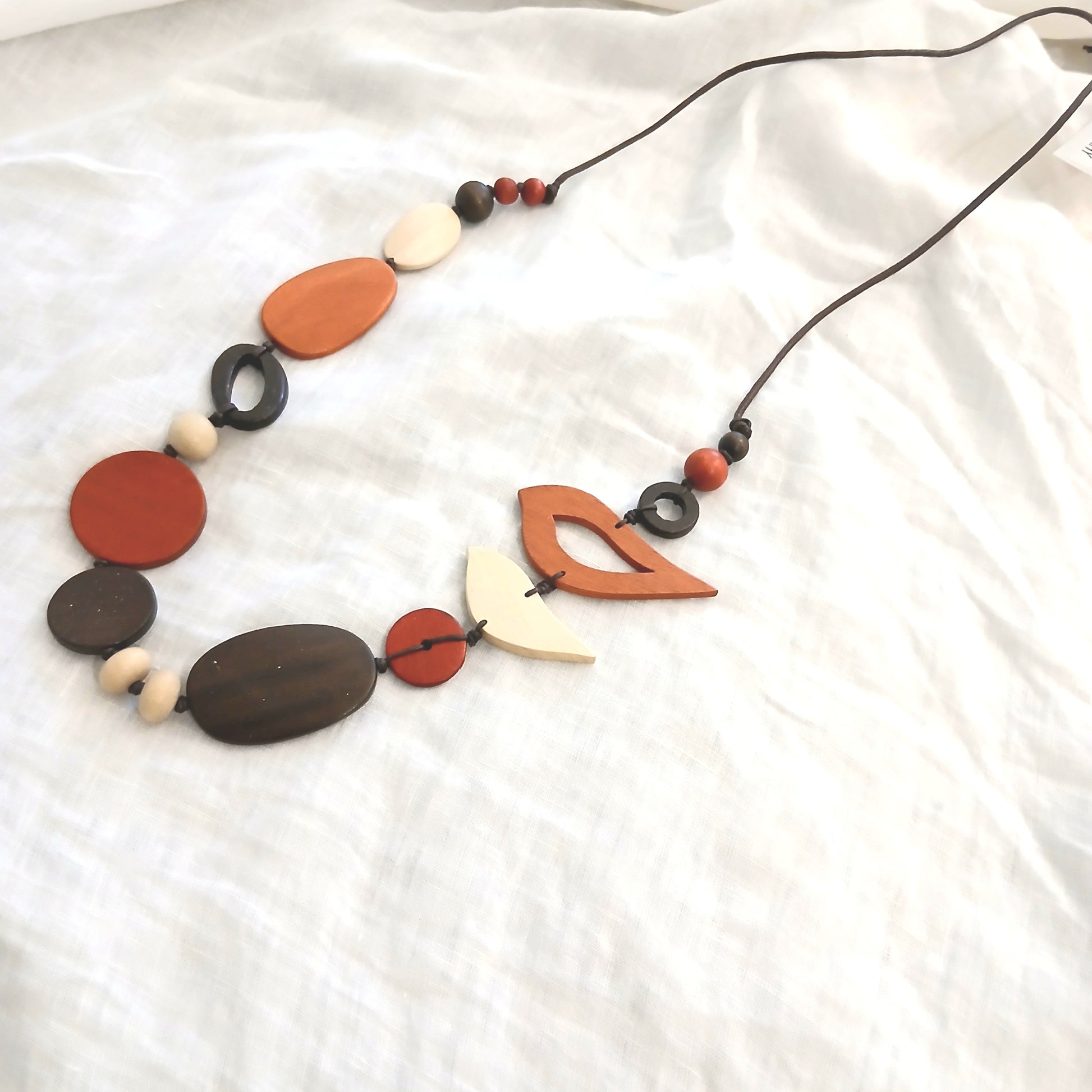 2 Birds Together on Oval Beads N6-1165