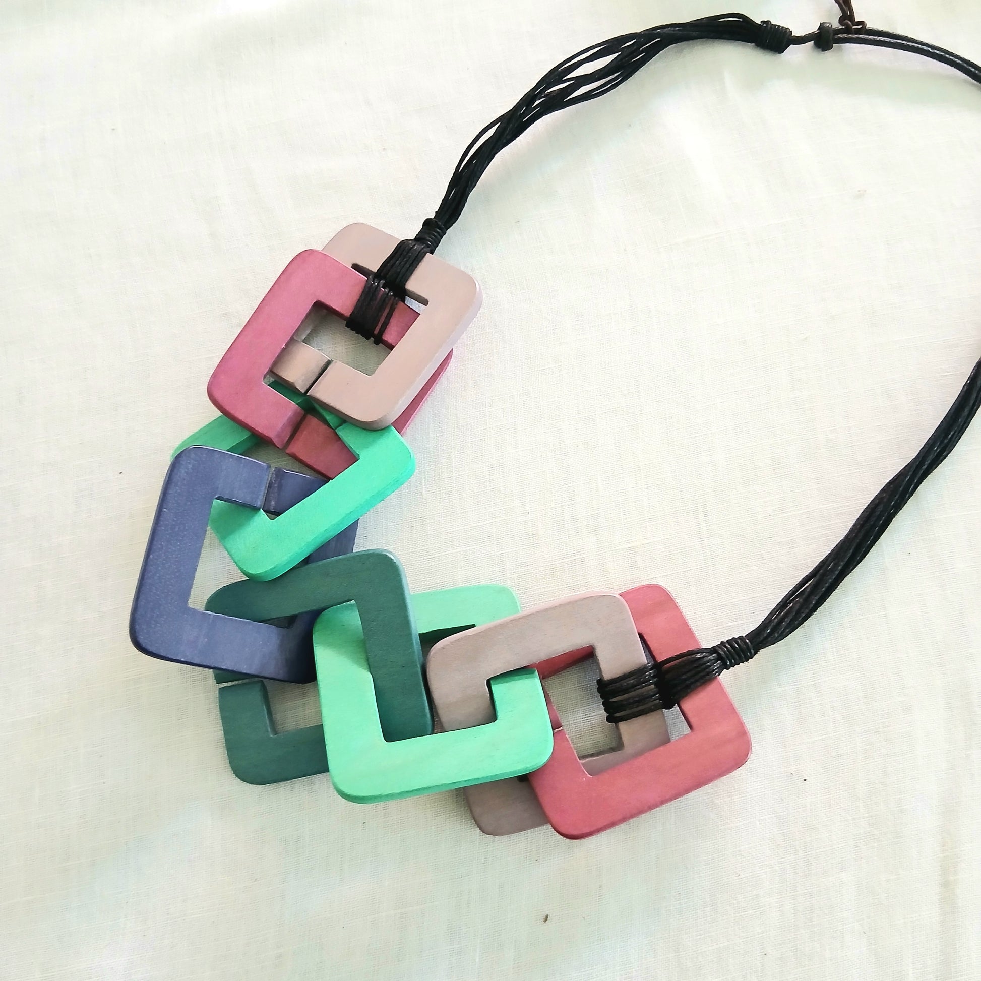 Squares Linked Together Short Wooden Beaded Necklace N6-6197FGU