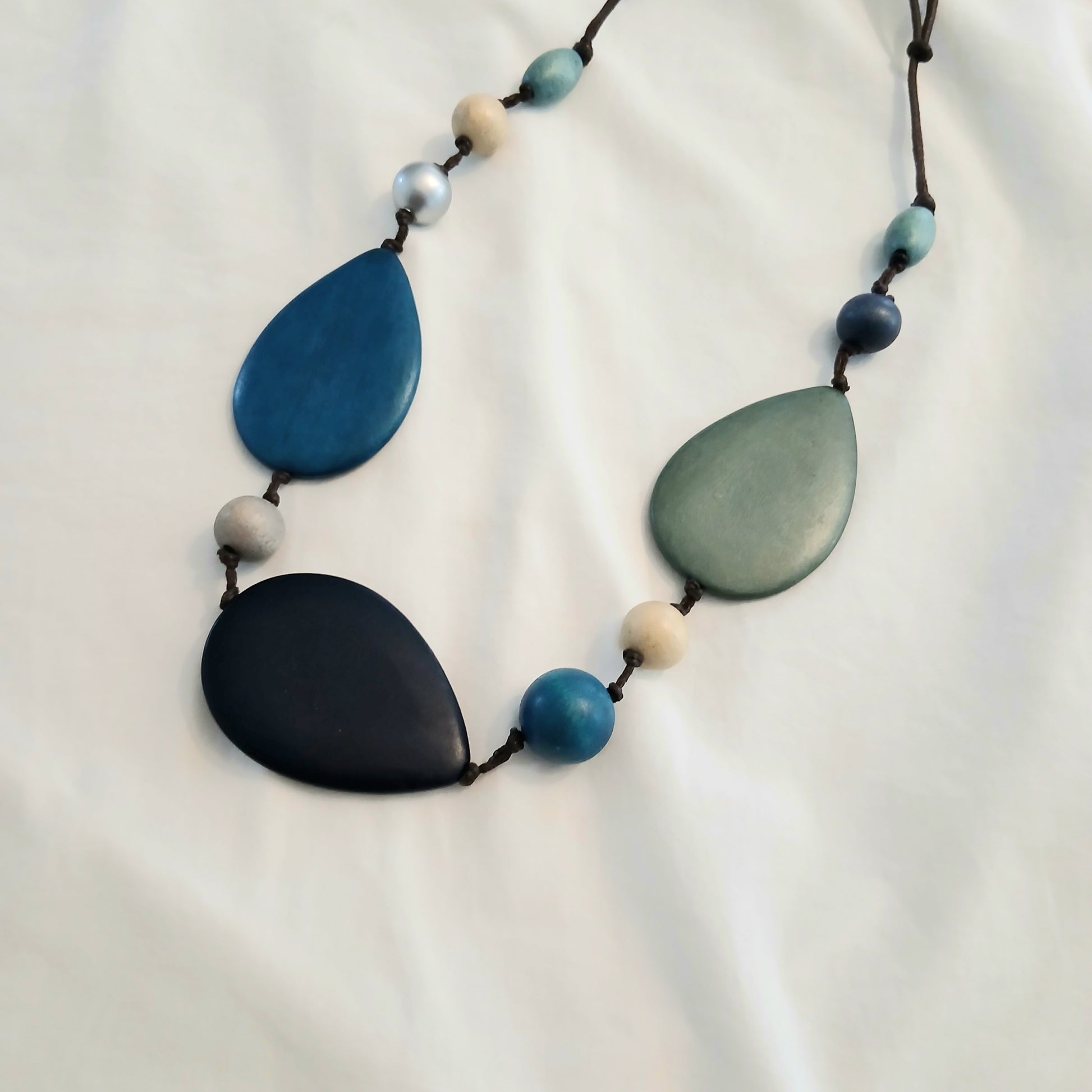 Chunky 3 Wooden Pieces Necklace with Smaller Beads N7-883ACPG