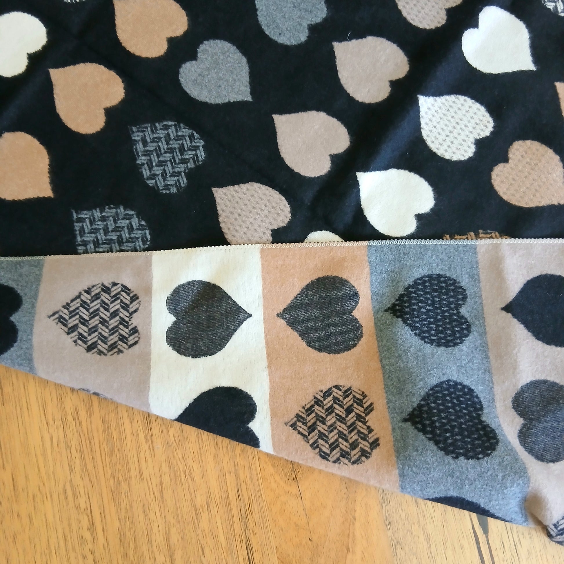 Pre-Order Light Winter Double Sided Scarf Hearts 332730