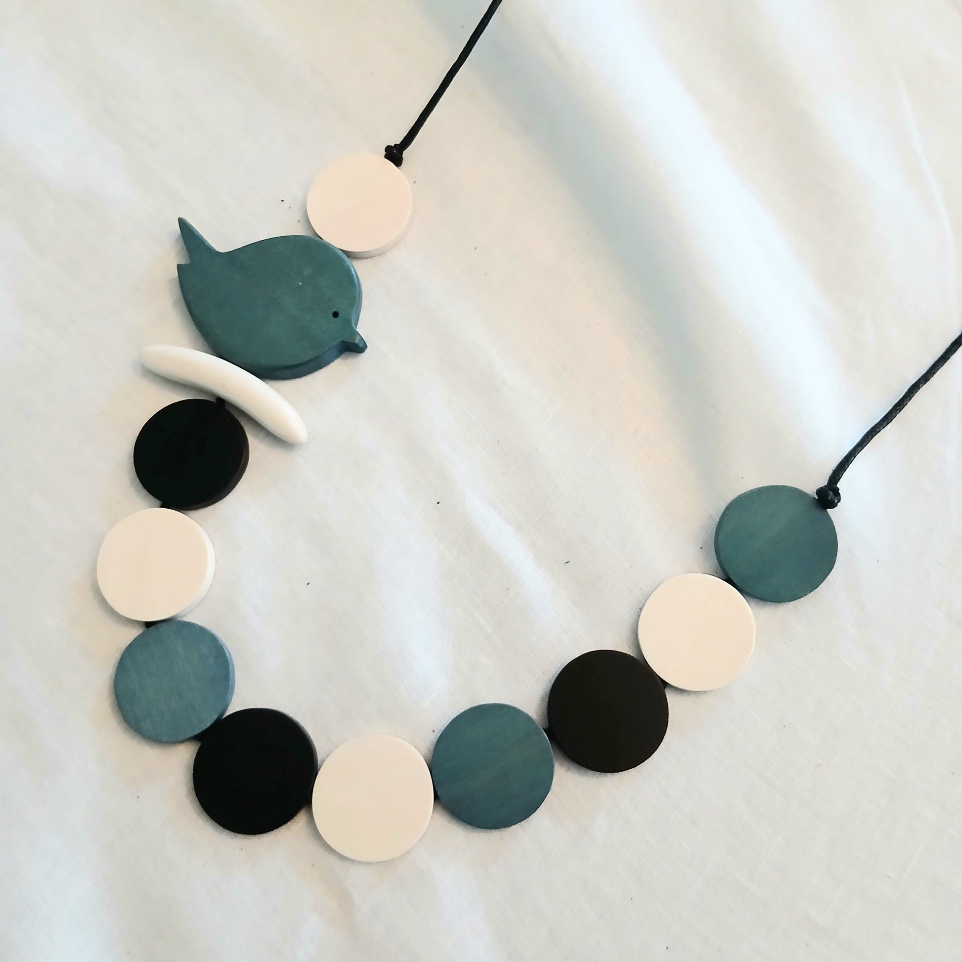 Round Birdie with Large Wooden Beaded Necklace N6-6199