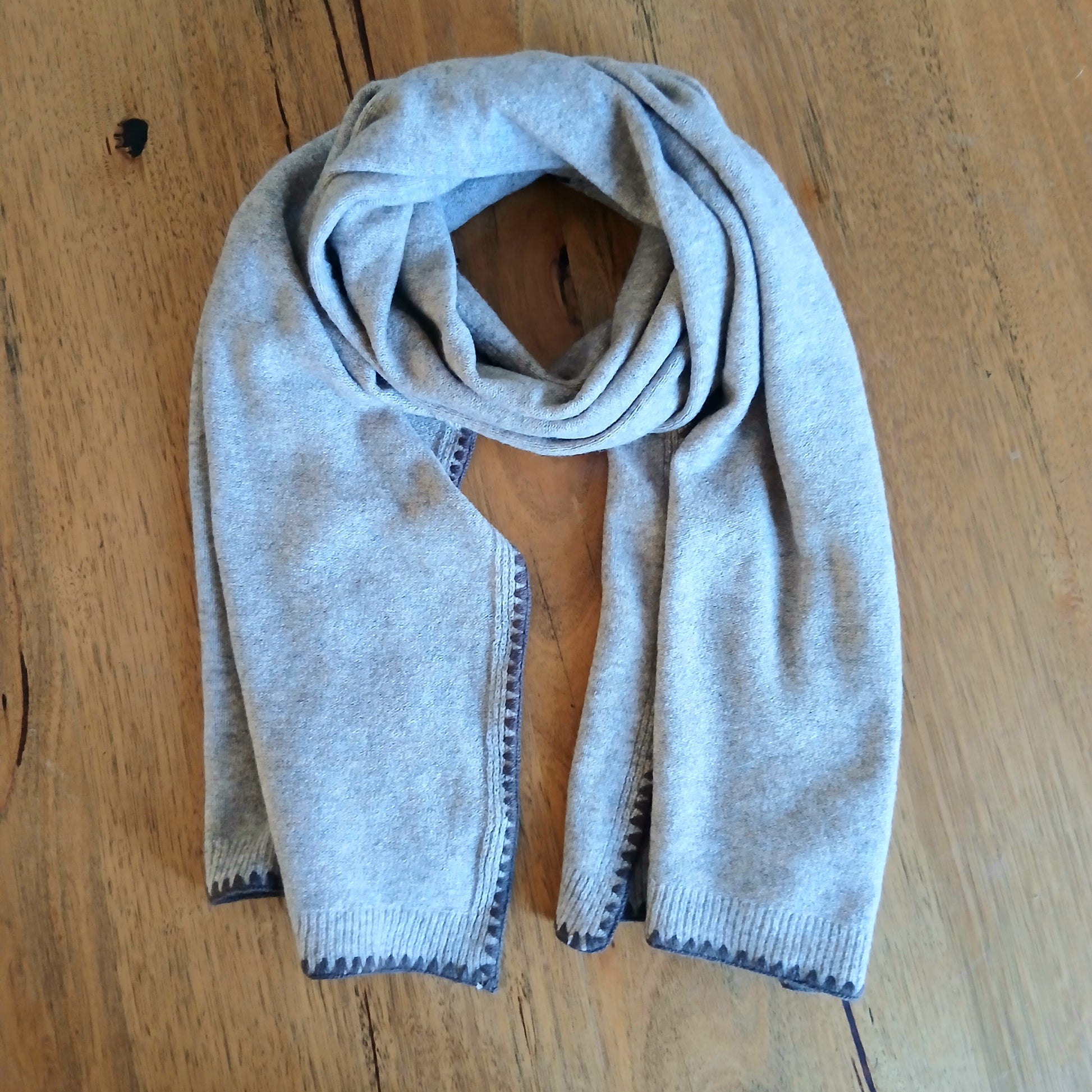 PRE-ORDER Plain Black Edging Winter Scarf 332763