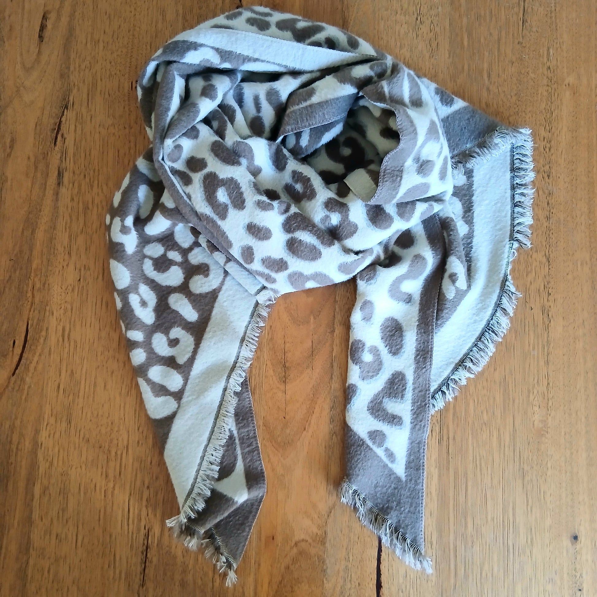 PRE-ORDER Leopard Winter Scarf Soft 332761