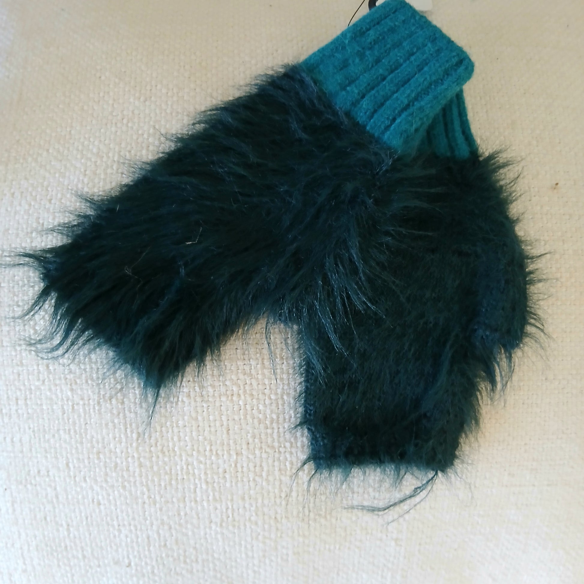 Pre-Order Fluffy Faux Fur Fingerless Gloves GL040