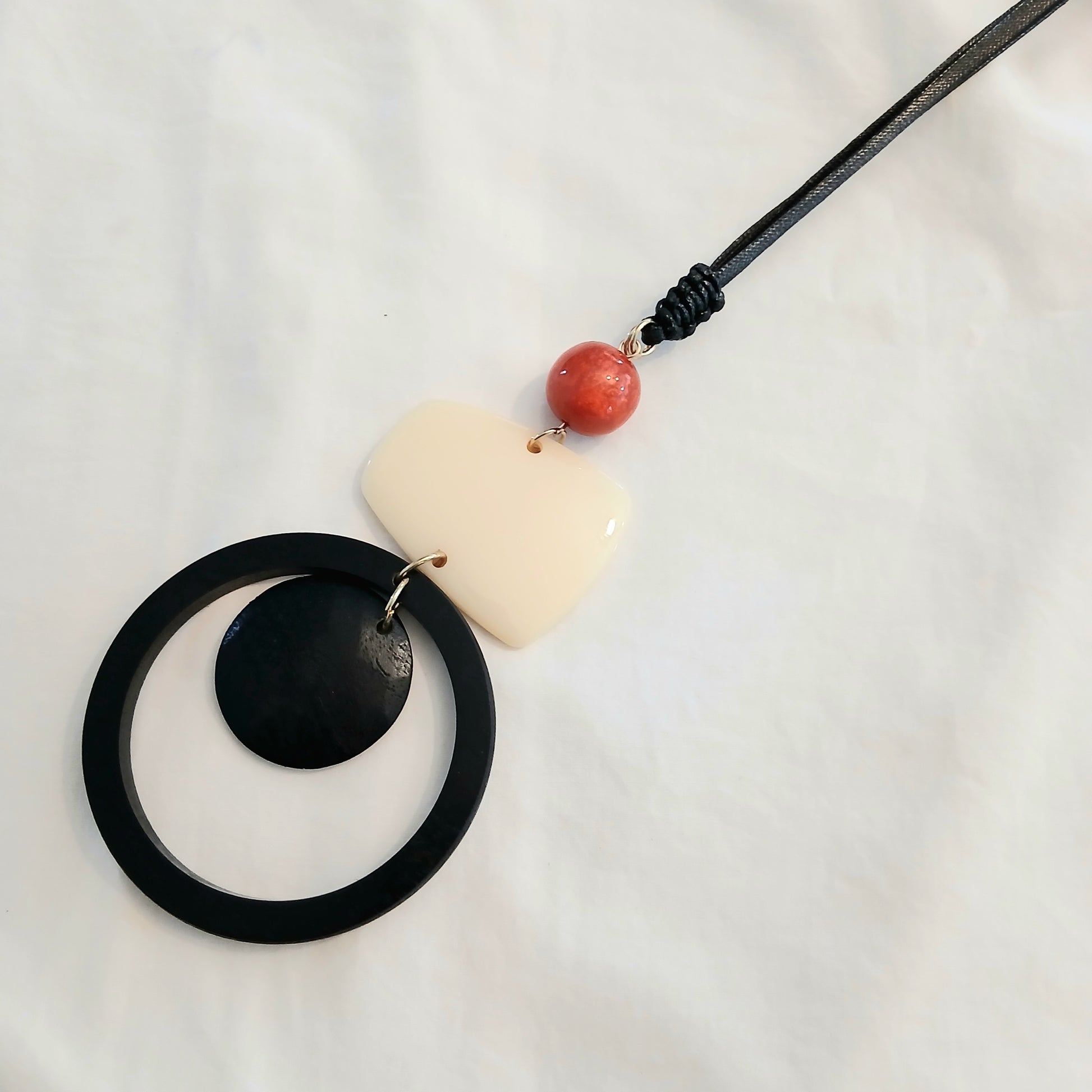 PRE-ORDER Chunky Resin Necklace with Circles MK-35098