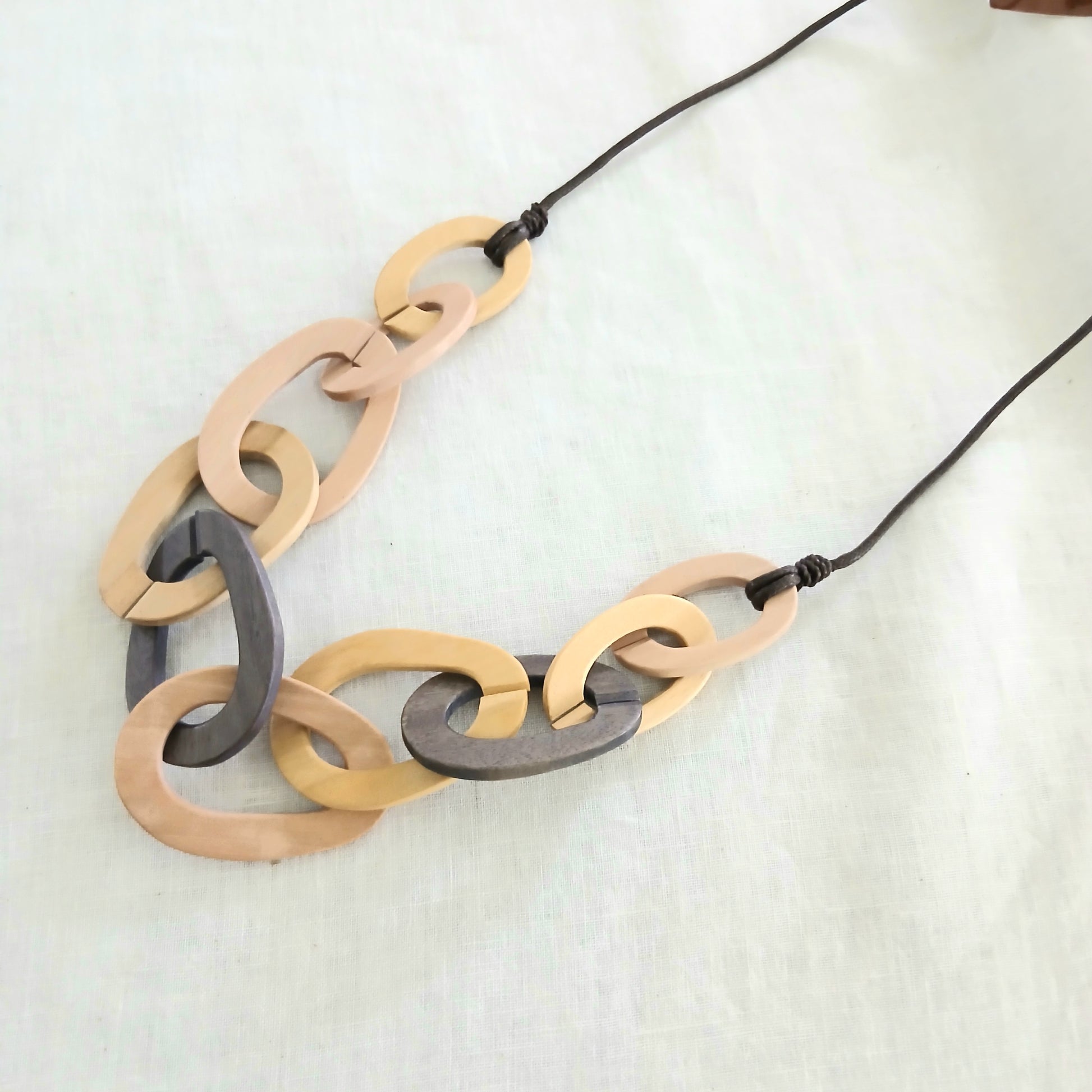 Layered Oval Wooden Necklace N7-384em