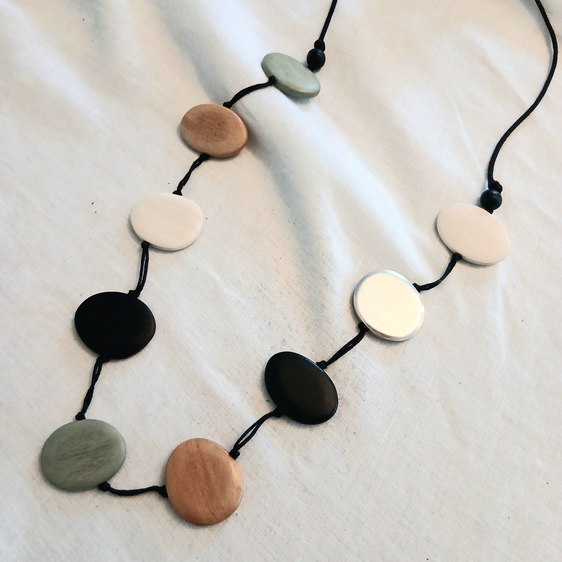 Natural Cut Oval Wooden Pieces Necklace N7-959