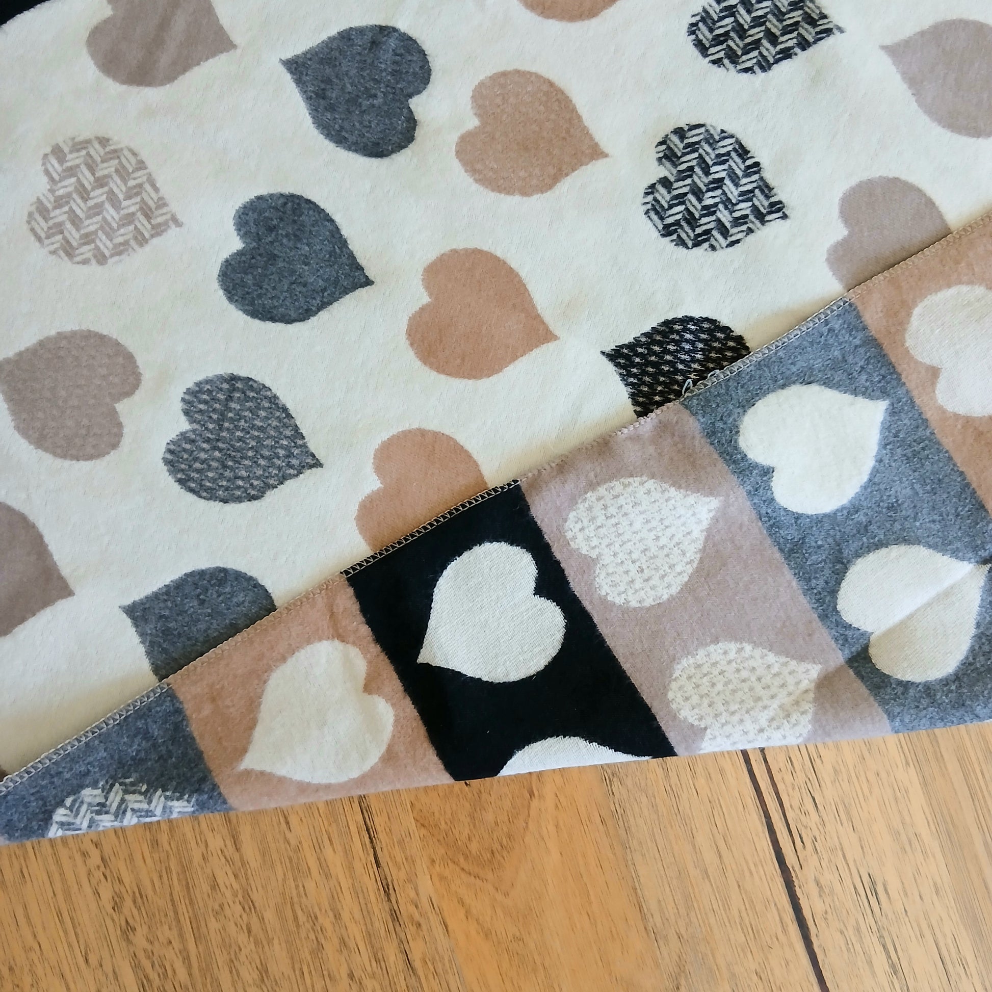 Pre-Order Light Winter Double Sided Scarf Hearts 332730