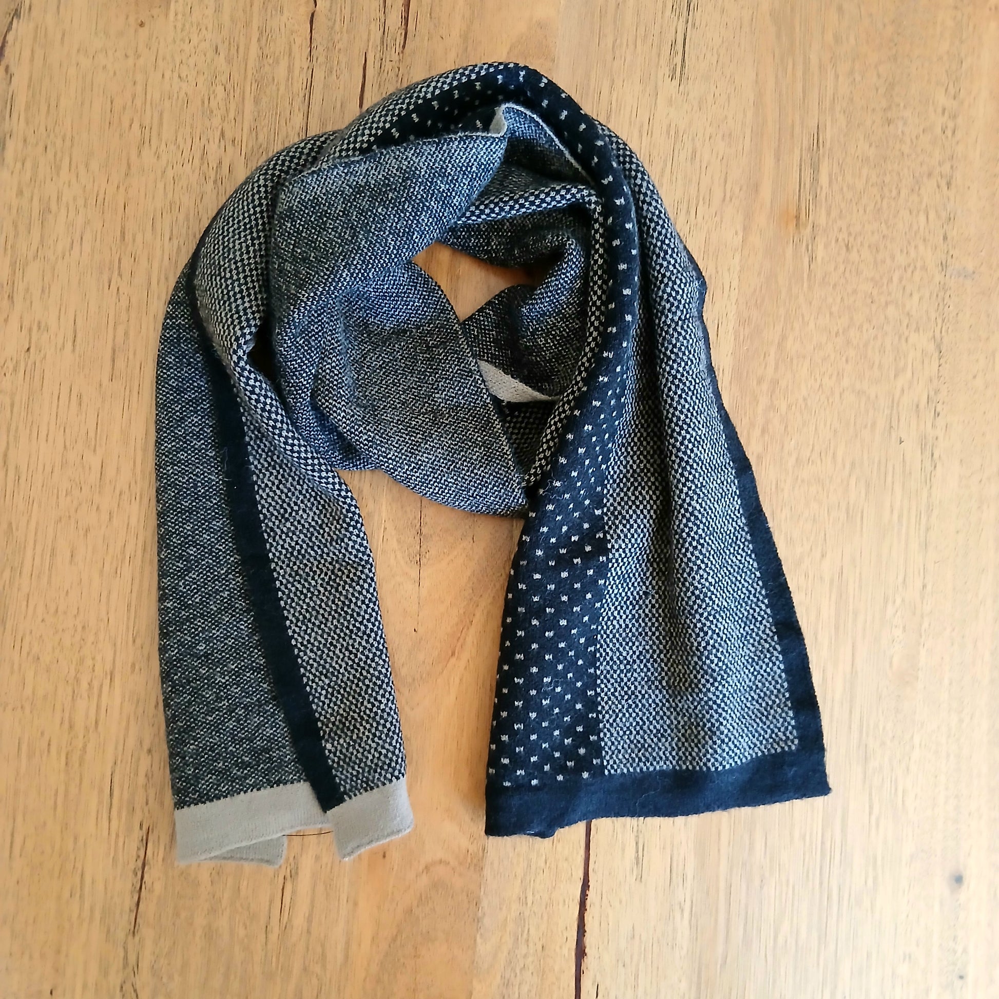 Pre-Order Narrow Thick Scarf Patterned 332716