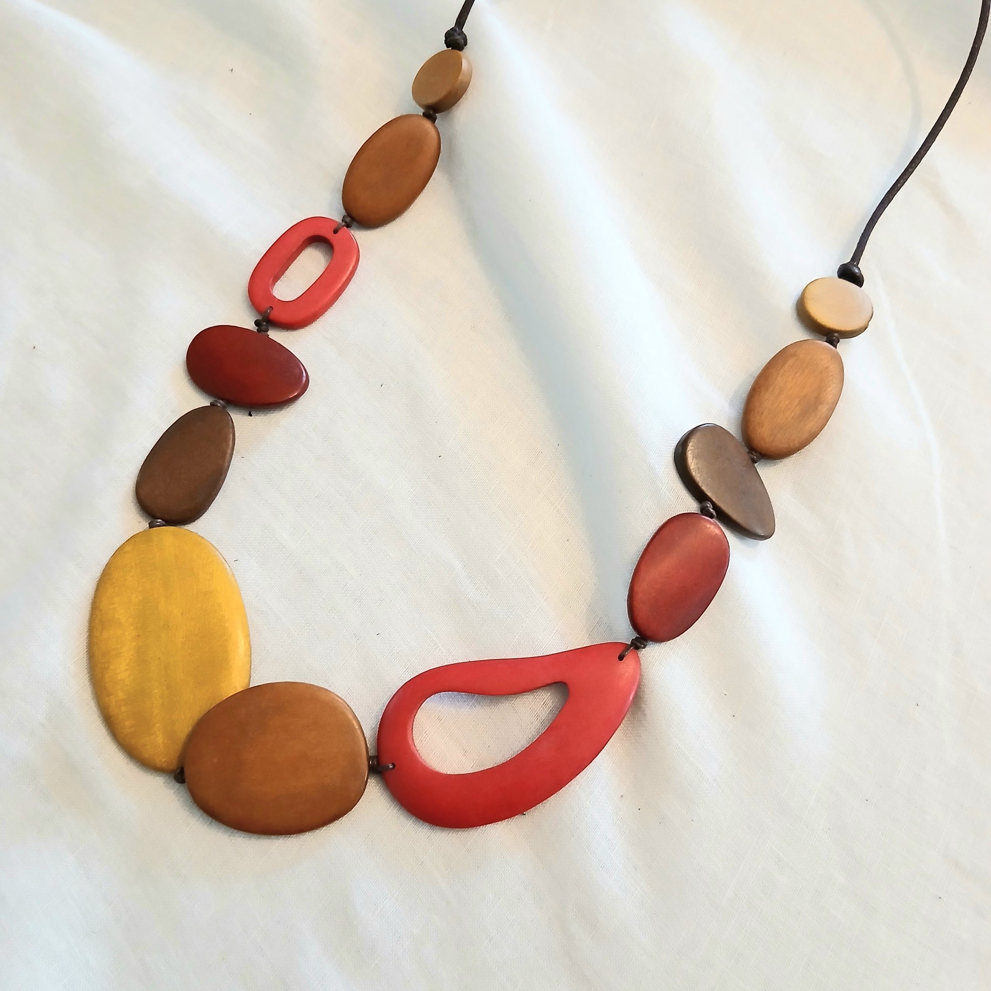 Delicate Wooden Necklace N7-890