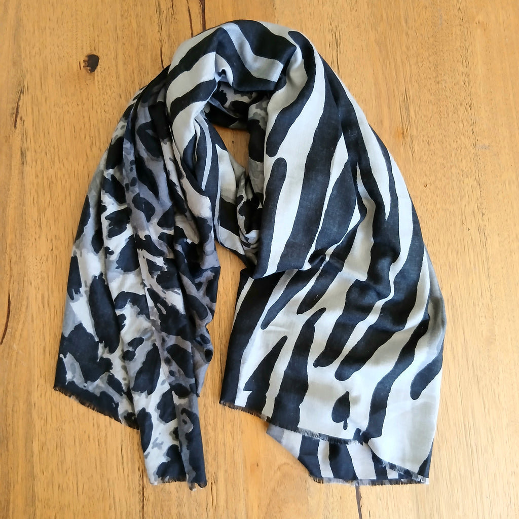 Pre-Order Thick Scarf Leopard / Zebra BW25558