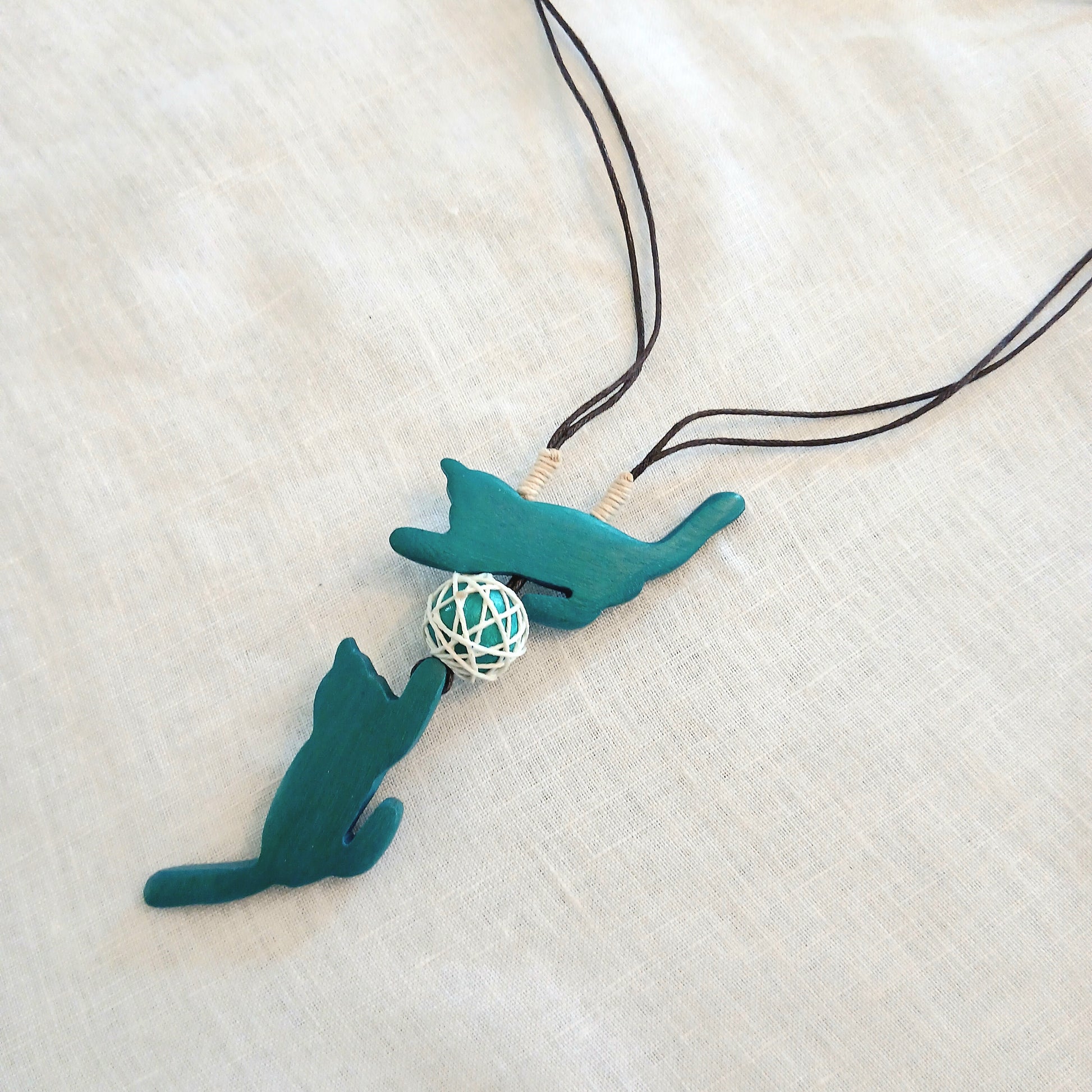 Fun Cat Playing Ball Necklace N6-5492