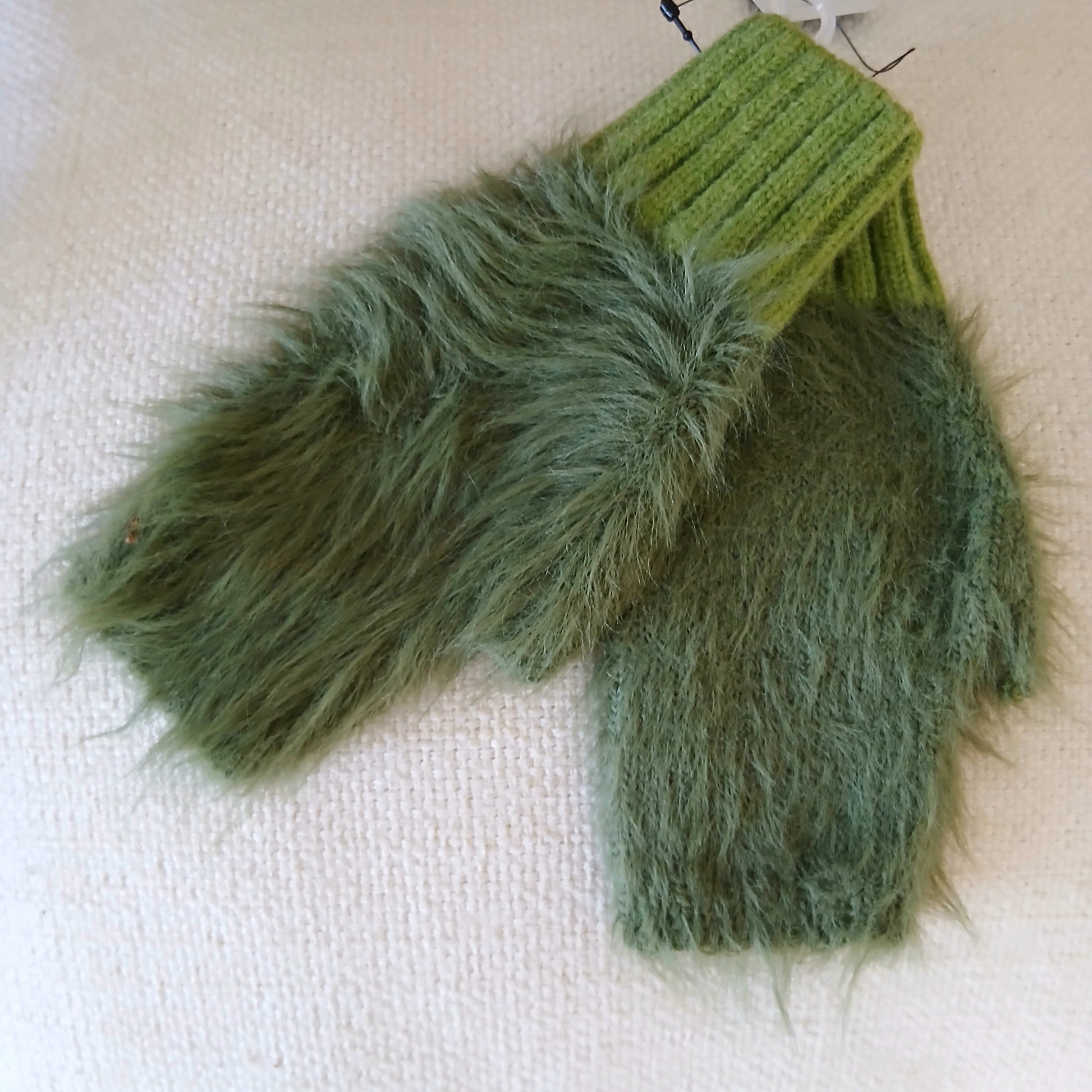 Pre-Order Fluffy Faux Fur Fingerless Gloves GL040