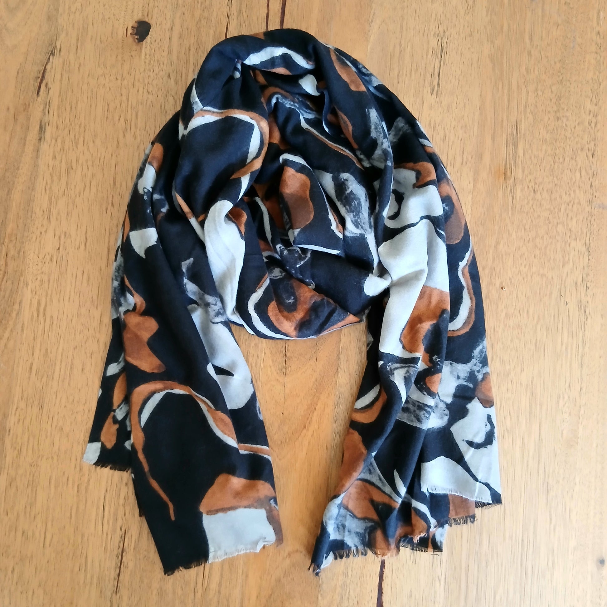 Pre-Order Thick Scarf Black Patterned Rust BW25562