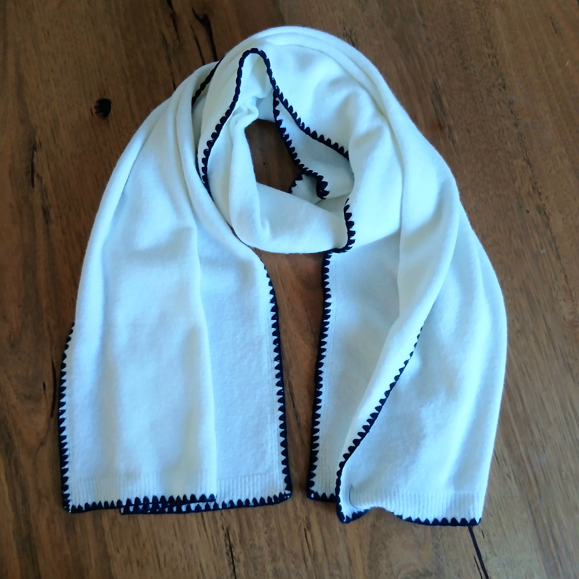 PRE-ORDER Plain Black Edging Winter Scarf 332763