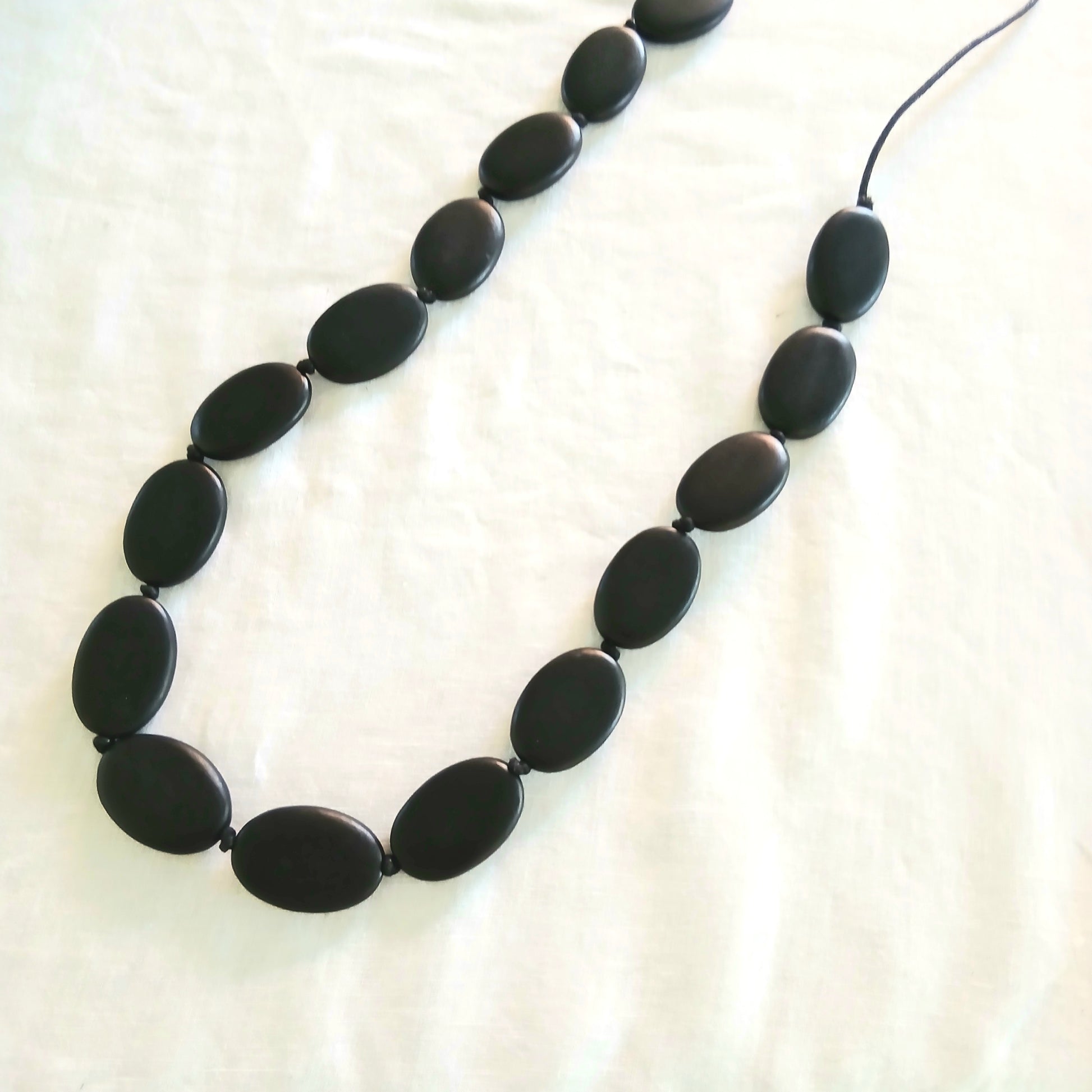 Large Oval - Plain Long Beaded Necklace N6-1821