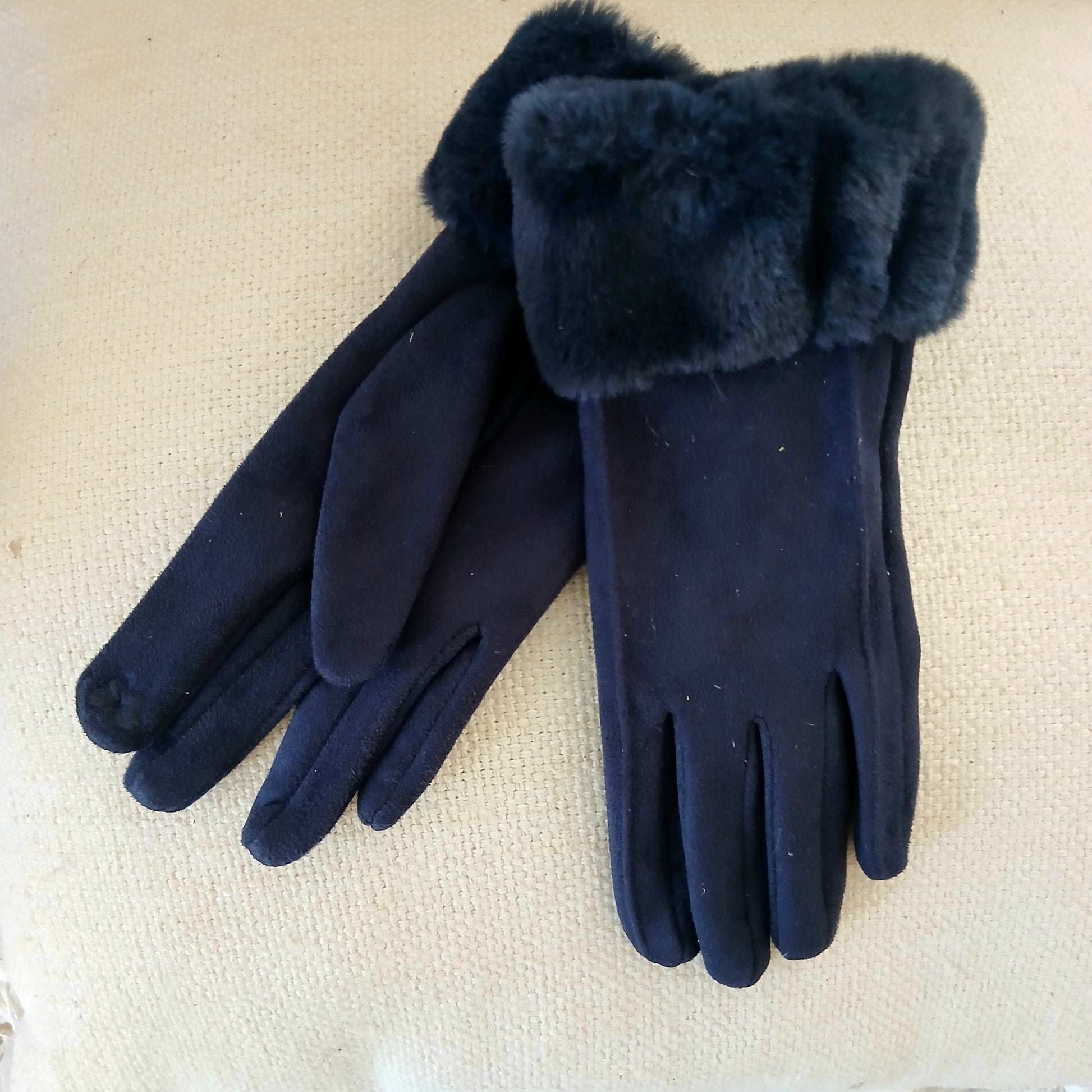 Faux Trim Poly Suede Gloves GL010