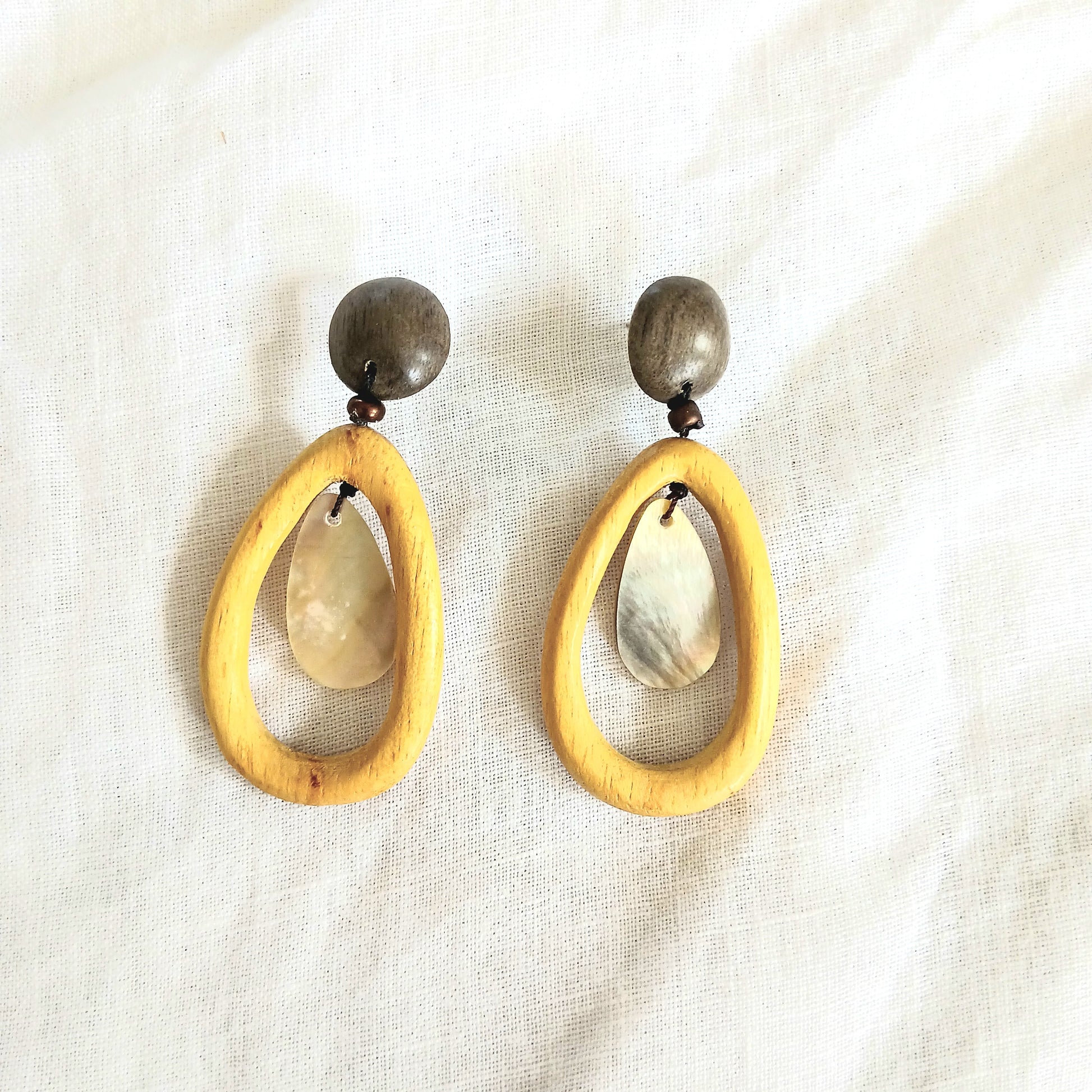 PRE-ORDER Oval Dangling Wooden Earrings - E7-1390
