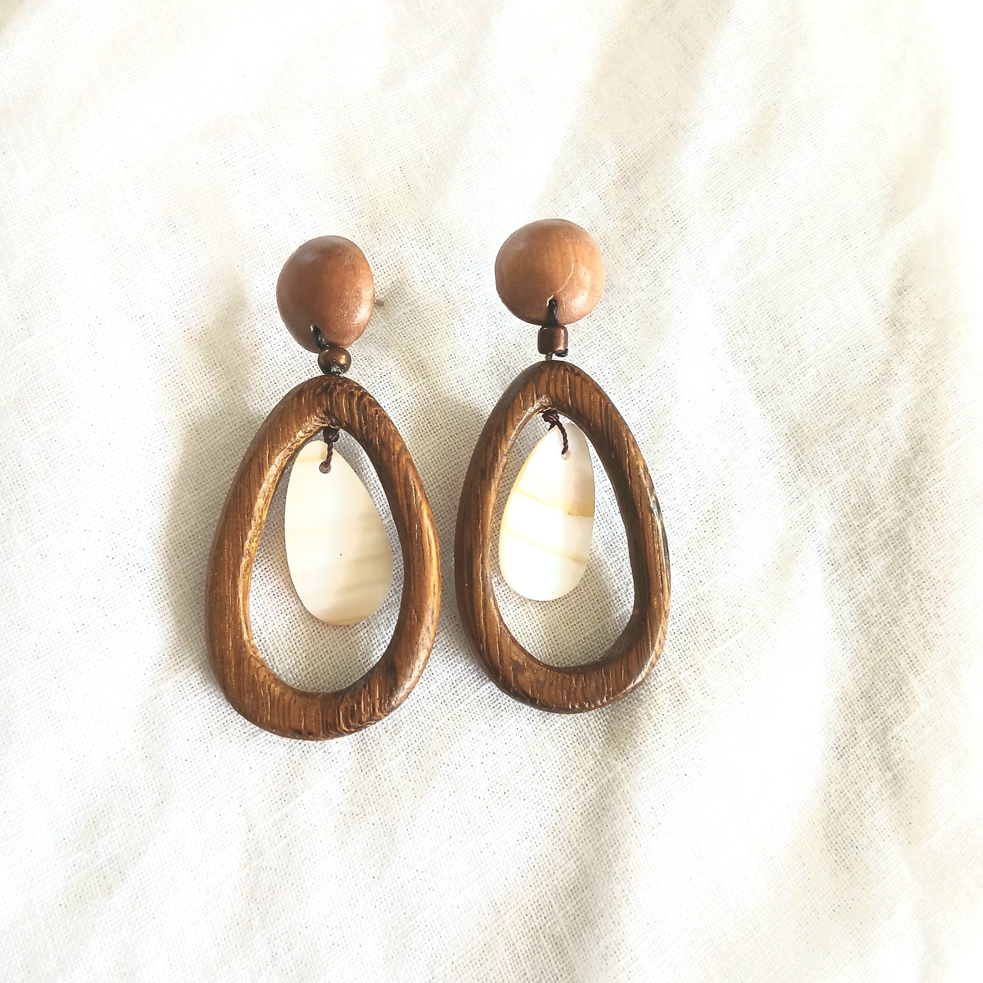 PRE-ORDER Oval Dangling Wooden Earrings - E7-1390