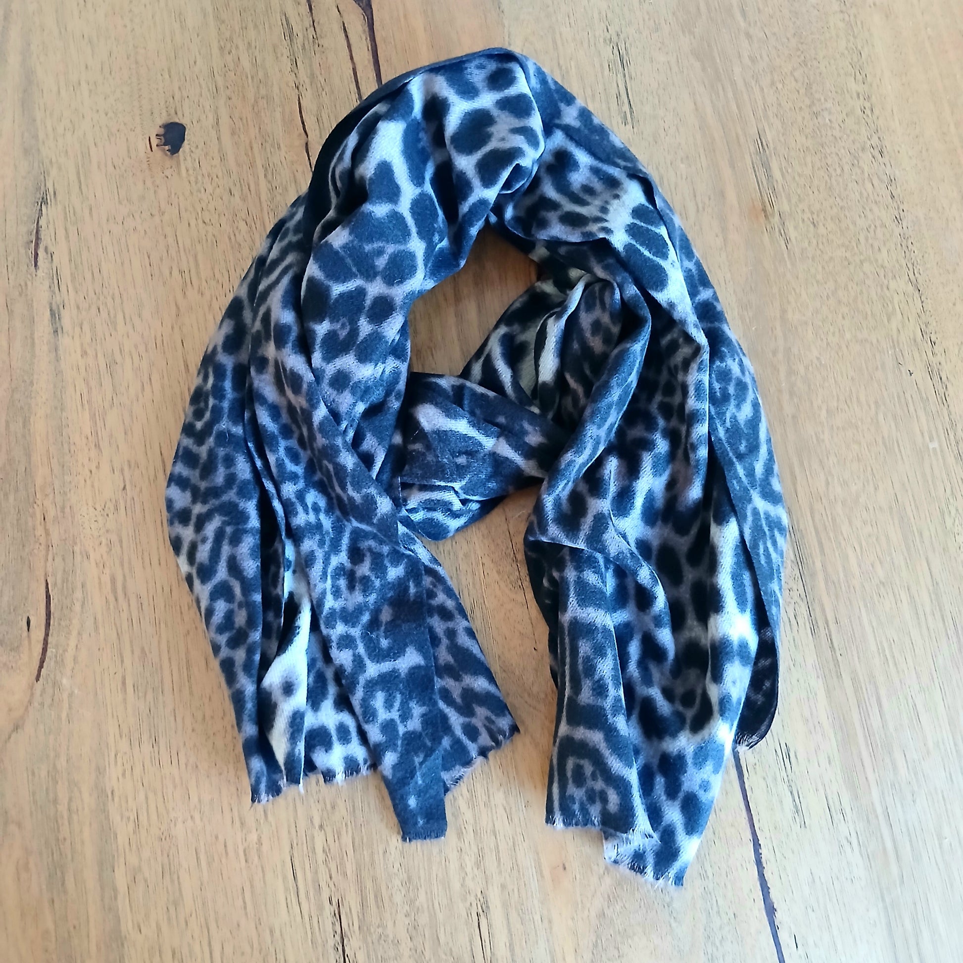 PRE-ORDER Soft Leopard Scarf 332764