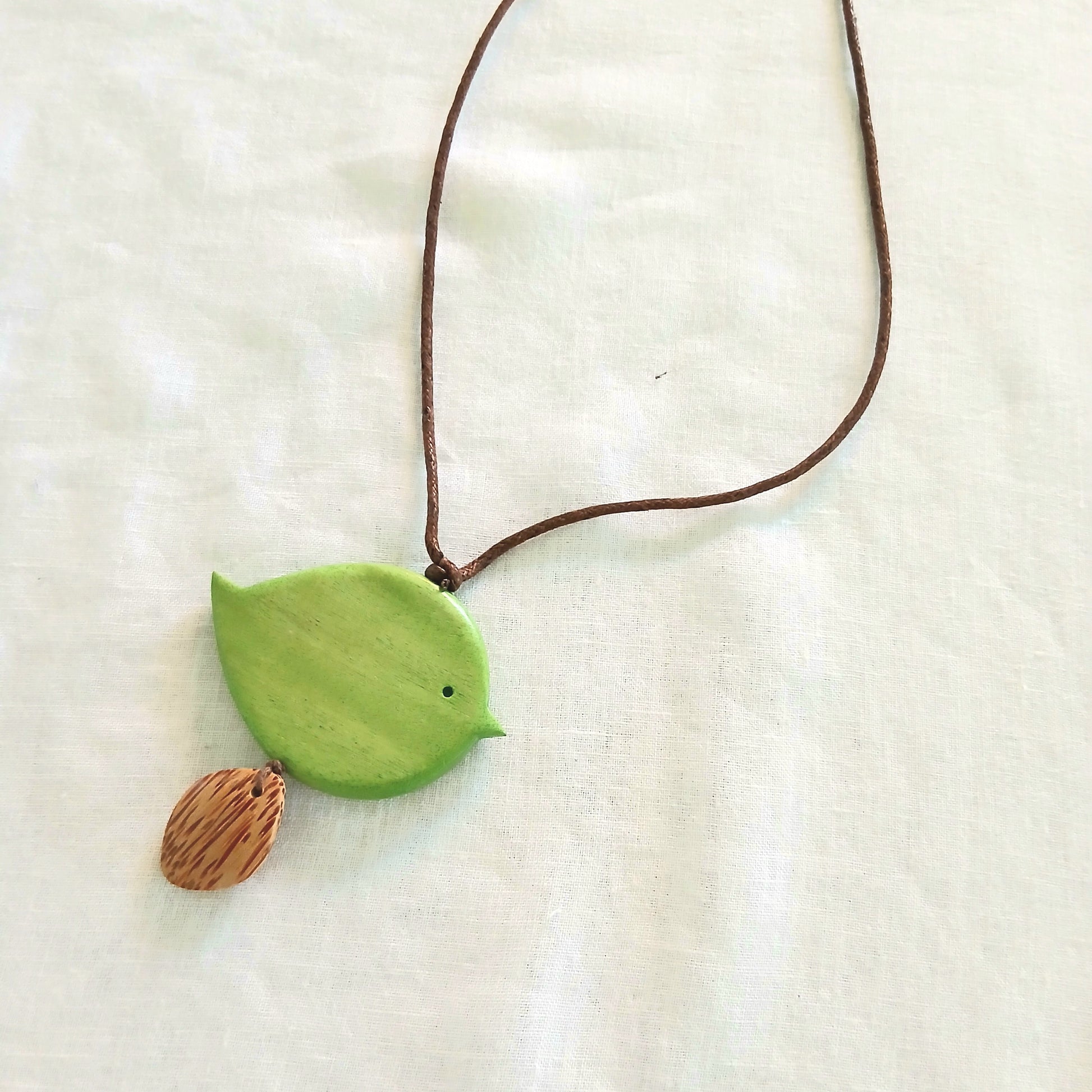 Round Little Birdie Necklace N7-815