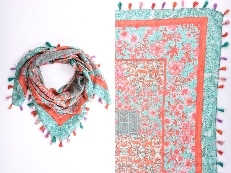 COTTON SCARF WITH BATIK PATCHES AND POMPOMS - VERT CLAIR