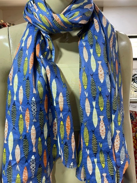 SARDINE DECORATED COTTON SCARF - BLEU CLAIR