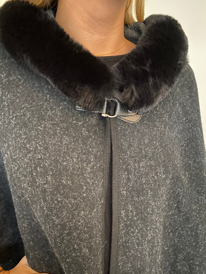 Coat With Faux Fur Collar - Black